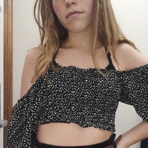 Forever 21 Floral Cropped ‘Ditsy’ Top in Black